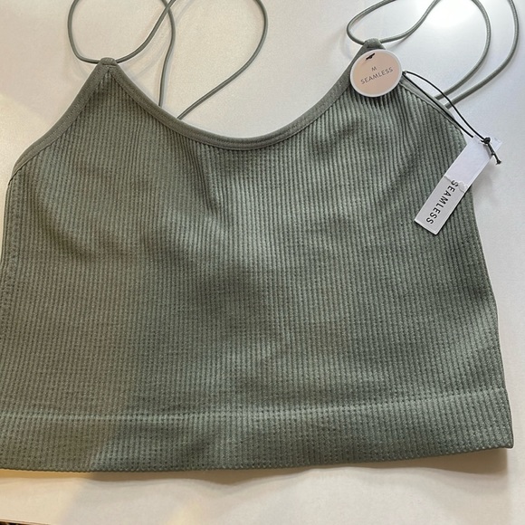 gorgeous army green seamless forever 21 tank top. - Picture 1 of 4
